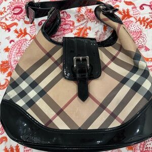 [MAKE AN OFFER!] Burberry Black and Tan Shoulder Bag with Nova Check